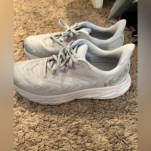 HOKA Arahi 6 Running Shoe